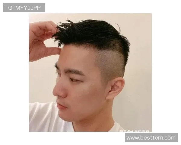 寸头足球星展现阳刚魅力尽显运动风采引领年轻人潮流趋势 寸头足球星展现阳刚魅力尽显运动风采引领年轻人潮流趋势