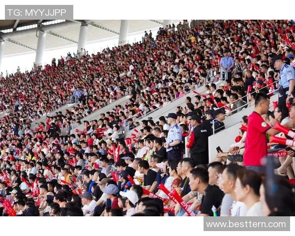 足球巨星温情陪伴稚嫩童心赛场内外共绘梦想画卷 足球巨星温情陪伴稚嫩童心赛场内外共绘梦想画卷